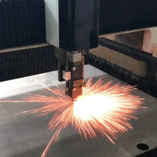 Proces laserskog zavarivanja metala u radionici Metal Inox