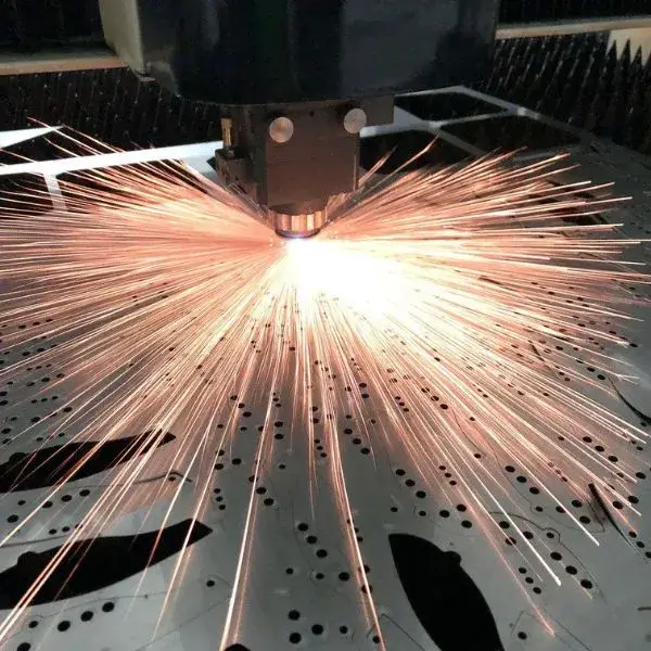 proces laserskog sečenja metala - Metal Inox Čačak