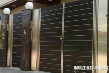 NBSK 1 moderna kapija i ograda od inoxa u kombinaciji sa drvetom