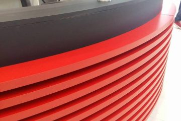 inox drzaci i stakleni pult