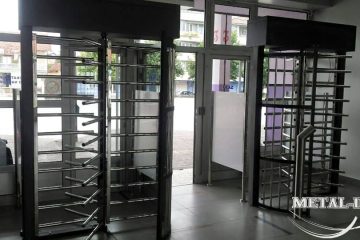 NBS 112 ulazna vrata sa prohromskim odbojnicima